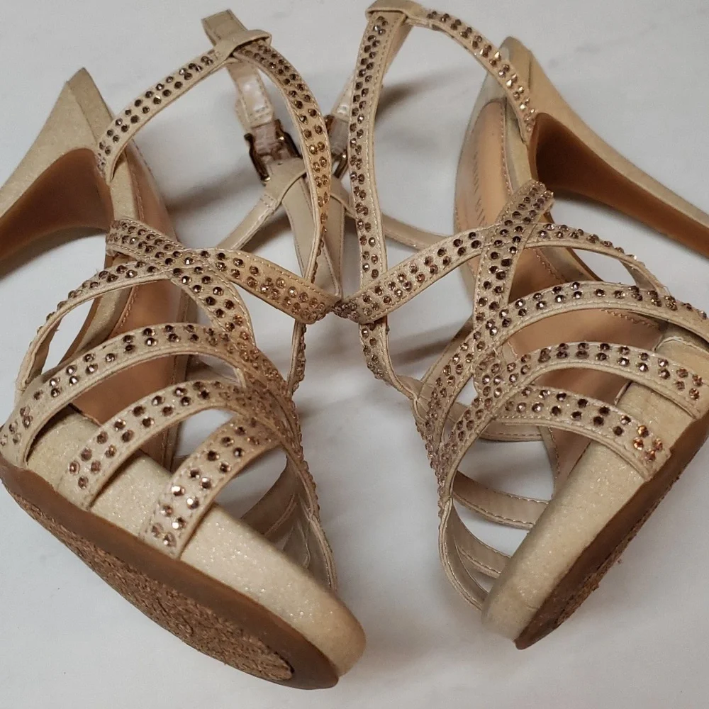Gianni Bini Gold Platform Heels - Picture 6 of 7
